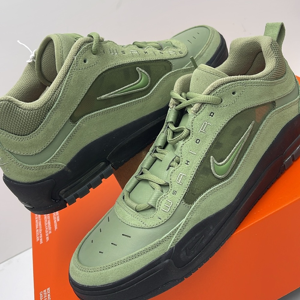 Nike Men’s Green Retro-Inspired Sneakers with Rugged Sole - Picture 10 of 16